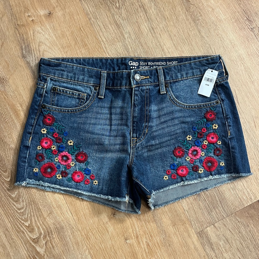 NWT - Gap Embroidered Denim Shorts